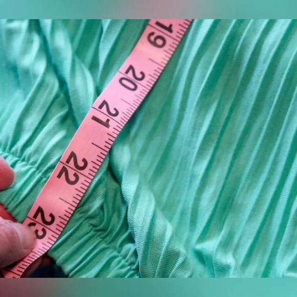 Green Pleated Women's Top - Picture 6 of 8